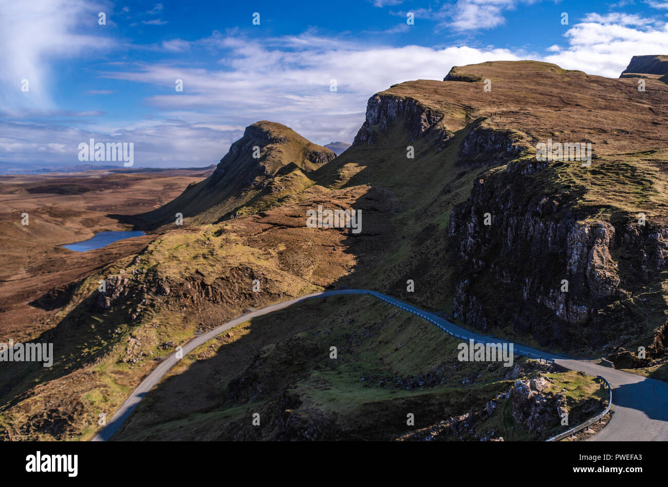 Scenic Route à travers le Quiraing, Trotternish Ridge, Isle of Skye, Scotland, UK Banque D'Images