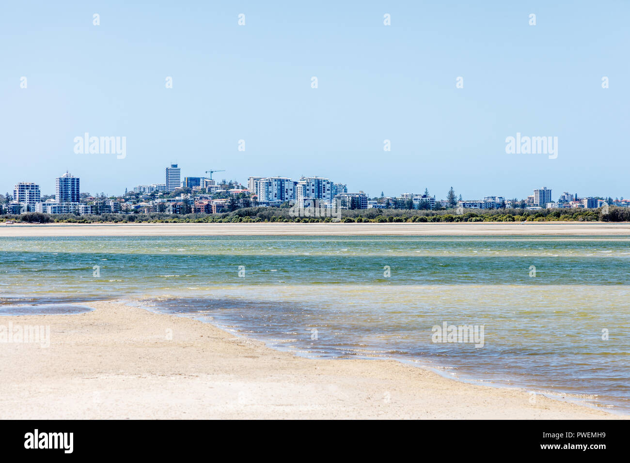 Vue sur les toits de Caloundra de Golden Beach. Sunshine Coast, Queensland, Australie Banque D'Images