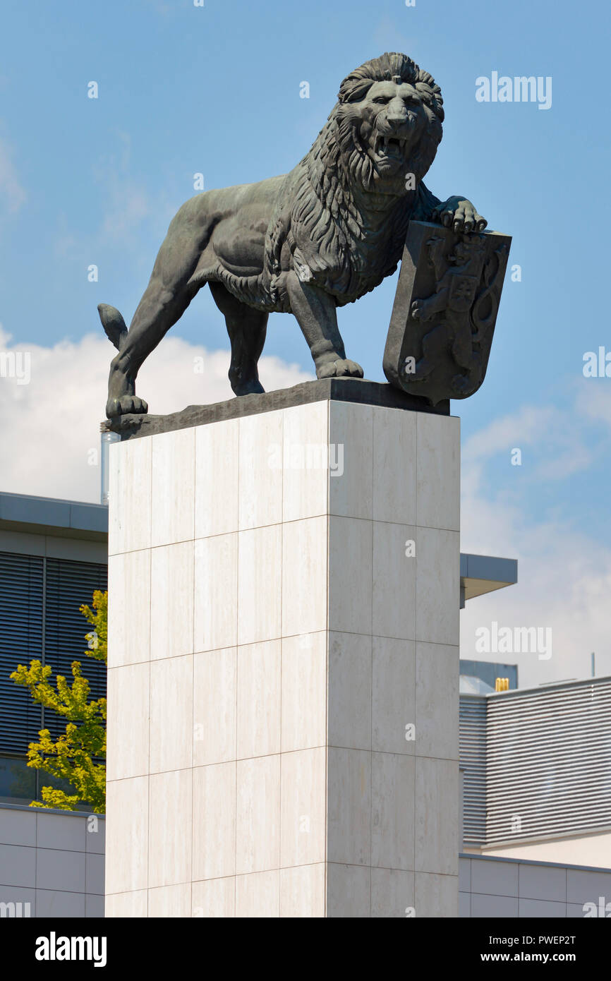 République slovaque, Slovaquie, Bratislava, capitale, Danube, peu Carpates, Centre Eurovea comprenant Galerie, centre commercial, monument, Lion Slovaque Banque D'Images