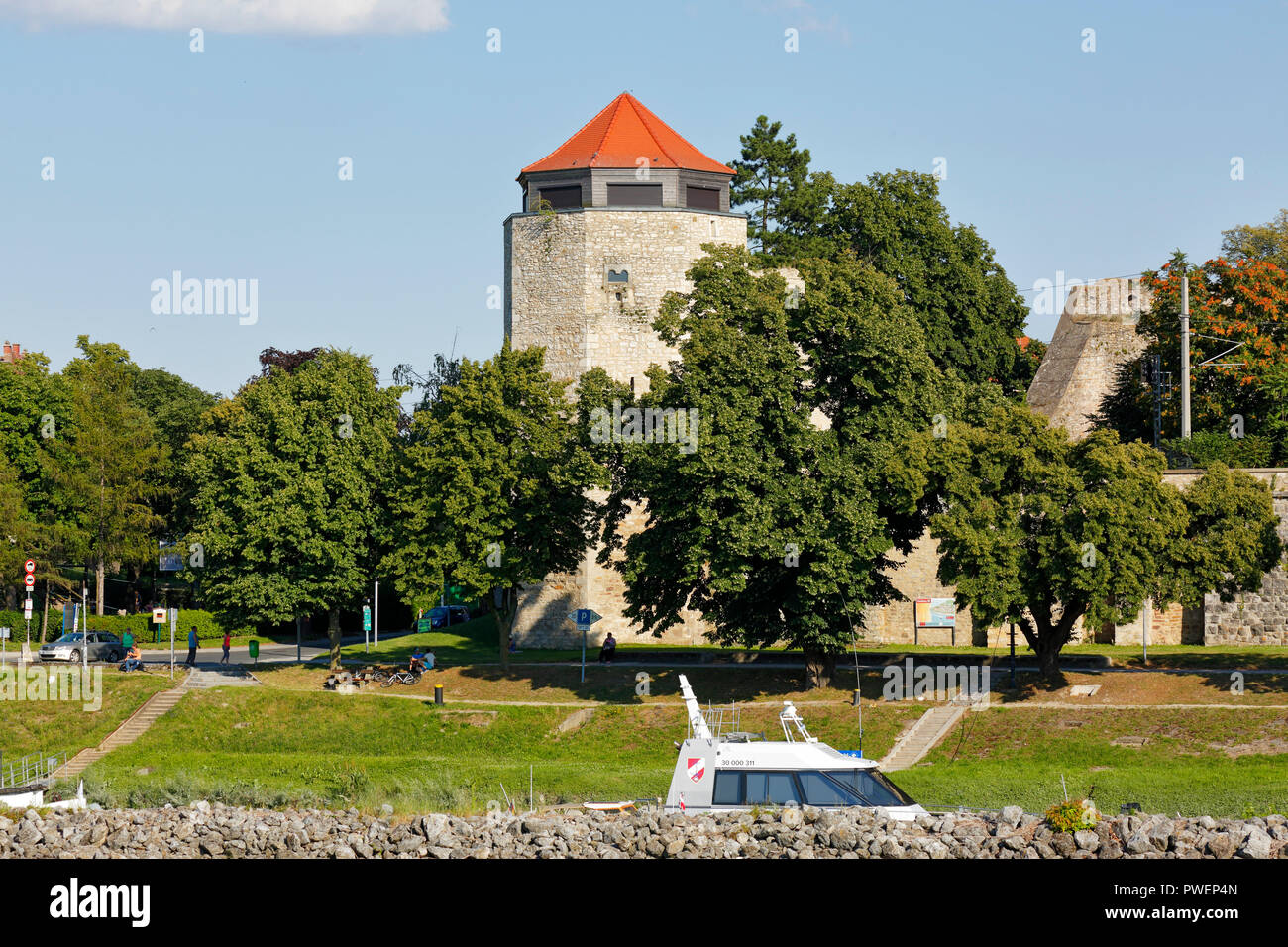 L'Autriche, Basse Autriche, Hainburg an der Donau, le Parc National Danube-Auen, water tower, tour de défense, Goetzen Tower de l'ancienne fortification de la ville et reste de l'Goetzenhof Banque D'Images