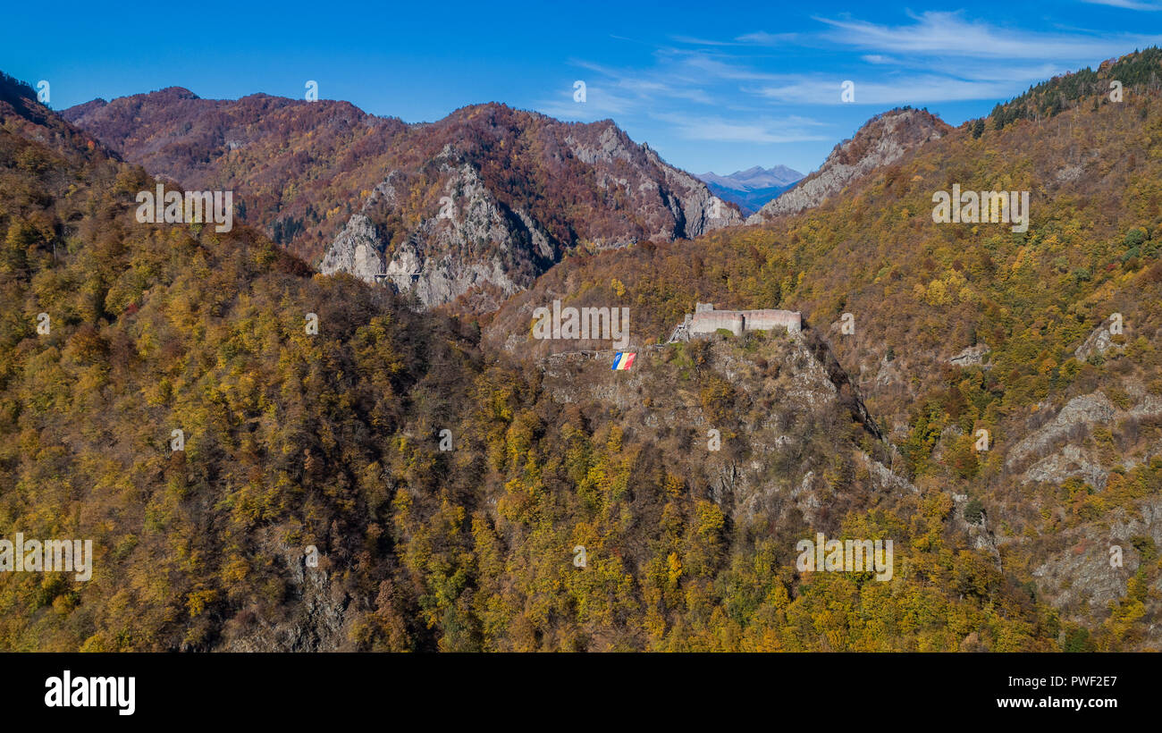 Vue aérienne de la forteresse de Poenari ruinée, Roumanie Banque D'Images