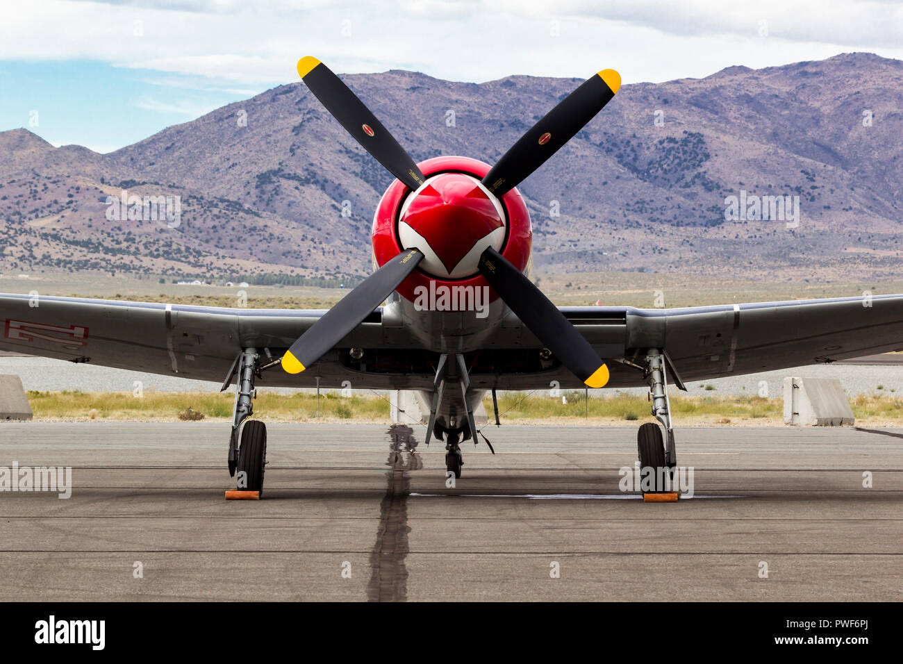 Hawker Sea Fury 'awbones" piloté par l'astronaute de la navette spatiale Curt Brown lors de la 2018 National Championship Air Races se trouve sur la rampe. Banque D'Images