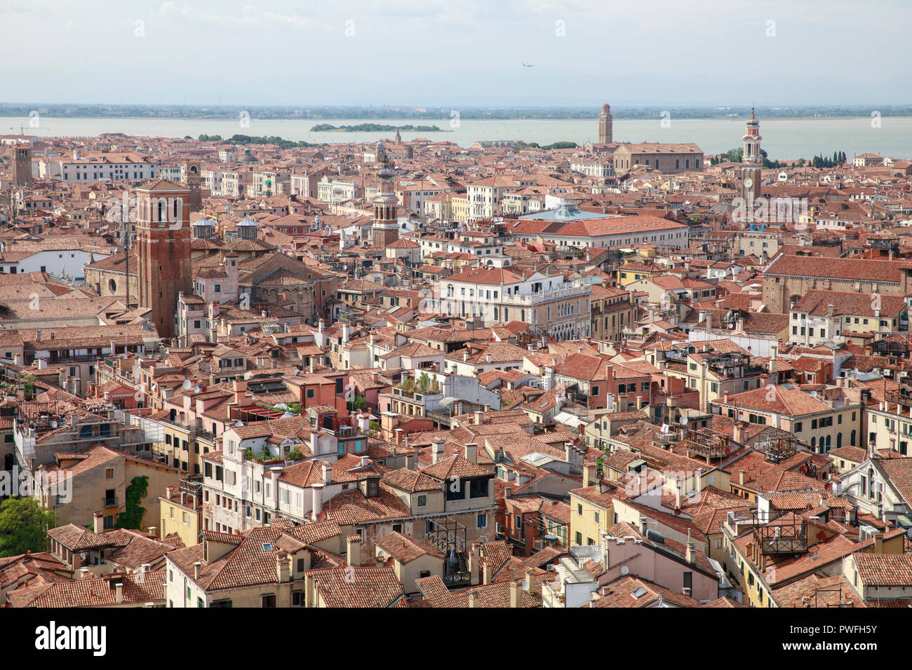 Vue depuis le campanile de la Place Saint Marc à Venise, vers le nord-est, de l'Italie. Banque D'Images