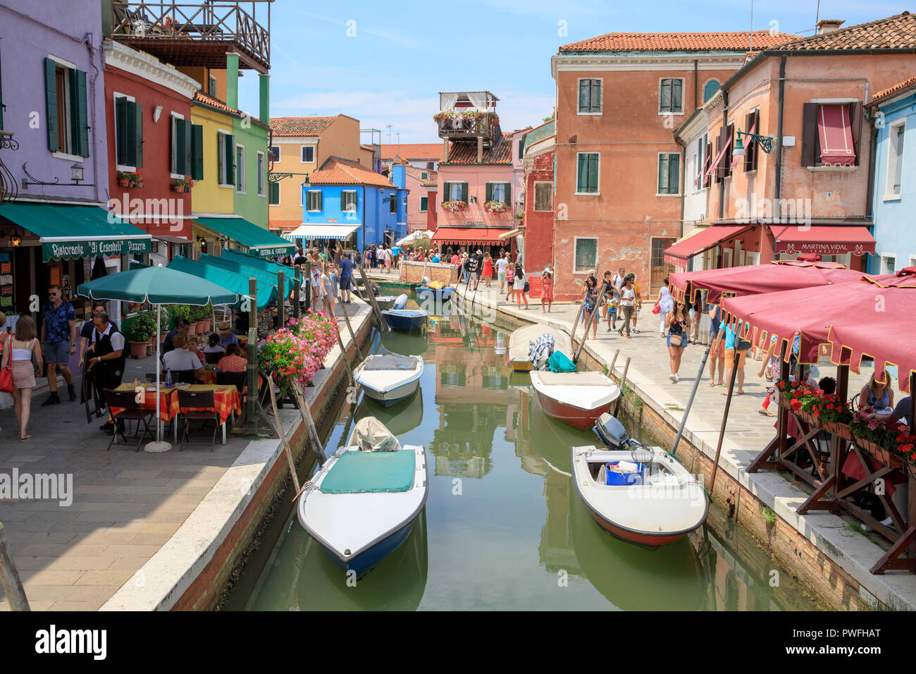 Maisons colorées sur l'île de Burano, Venise, Italie. Banque D'Images