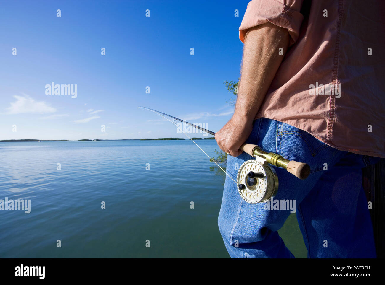 Scène de pêche de mouche d'eau pour le bonefish, tarpon, roosterfish, mahi-mahi, thon, maquereau, et permis. Banque D'Images