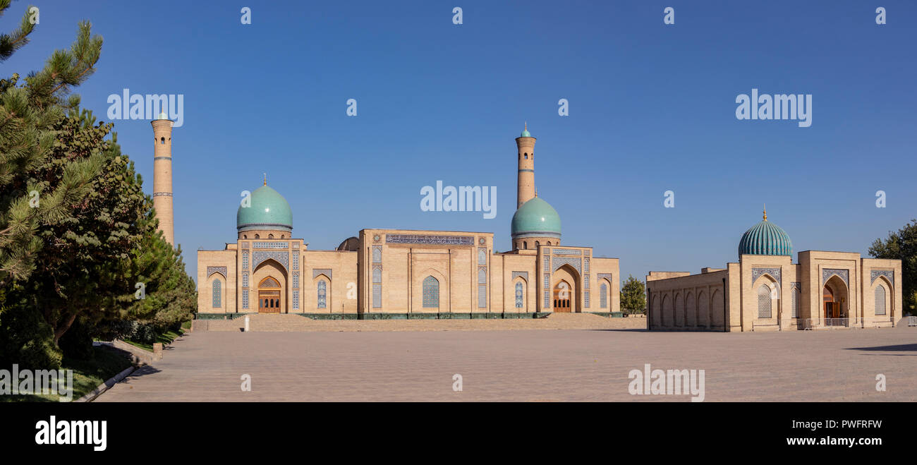 Khast mosquée Imam avec Barak Khan Madrasa et Abu Baker Kaffel Shoshi mausolée à Tachkent, Ouzbékistan. Banque D'Images