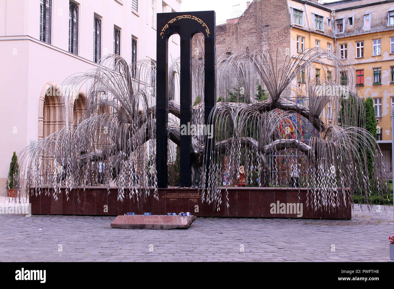 Metal weeping willow tree, Holocaust Memorial, à la Grande Synagogue de la rue Dohany à Budapest Banque D'Images