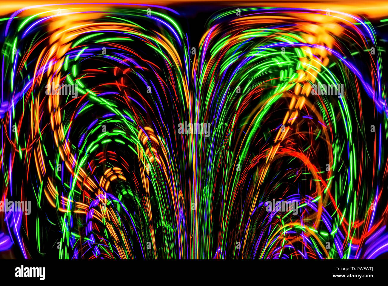 La couleur des lignes et courbes crée des images fantastiques. Tableau abstrait - images psychédéliques. Banque D'Images