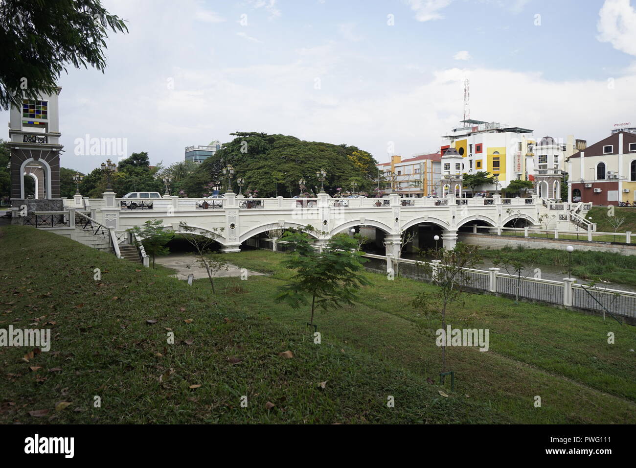 Pont sur la rivière Kinta à Ipoh, Malaisie Banque D'Images
