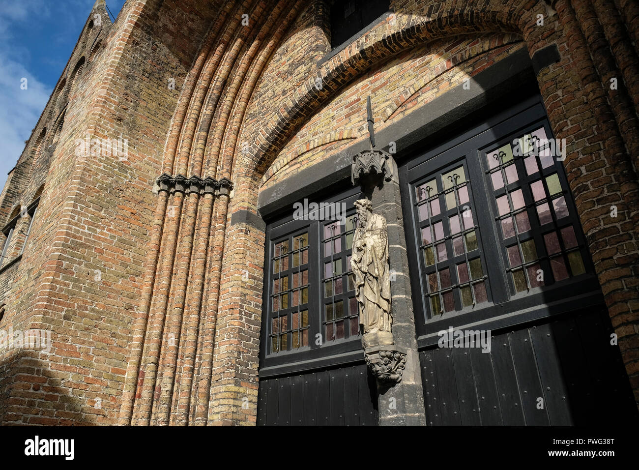 L'architecture extérieure de porte détail Saint Johns, un musée de l'hôpital pour l'un des plus anciens hôpitaux préservés en Europe, Mariastraat, Bruges, Belgique Banque D'Images