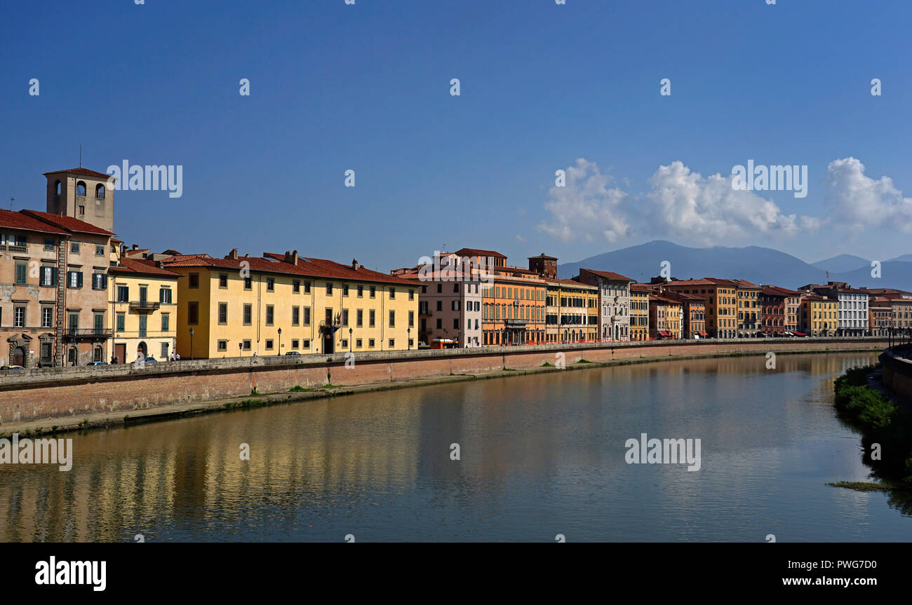 Le centre-ville et la rivière Arno à Pise, Toscane,Italie,Europe Banque D'Images