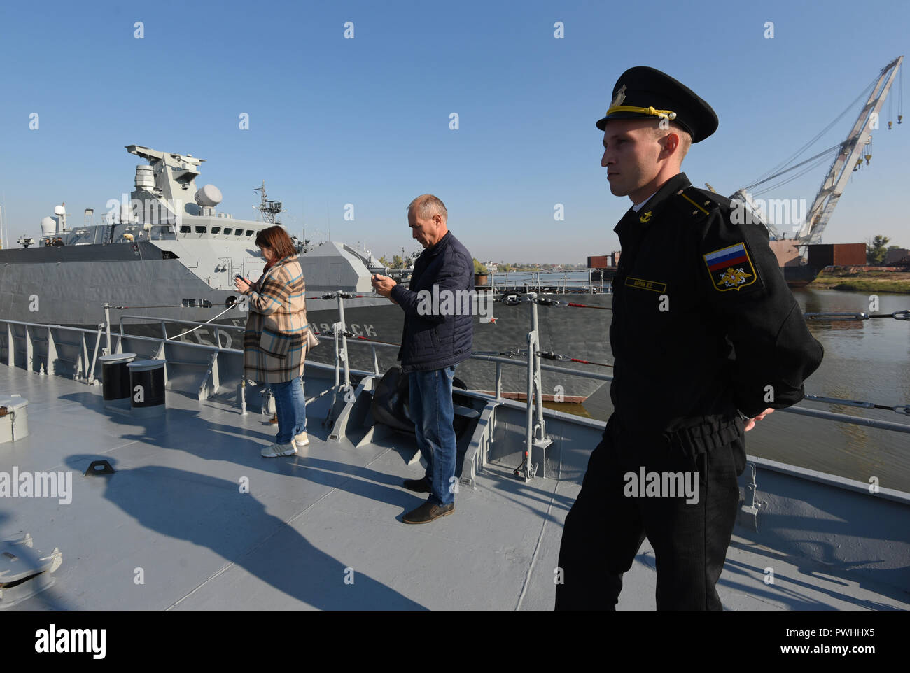 Les officiers de la marine russe à bord de navire de corvette à la flotille de la Caspienne dans la base navale de l'Astrakhan, Russie Banque D'Images