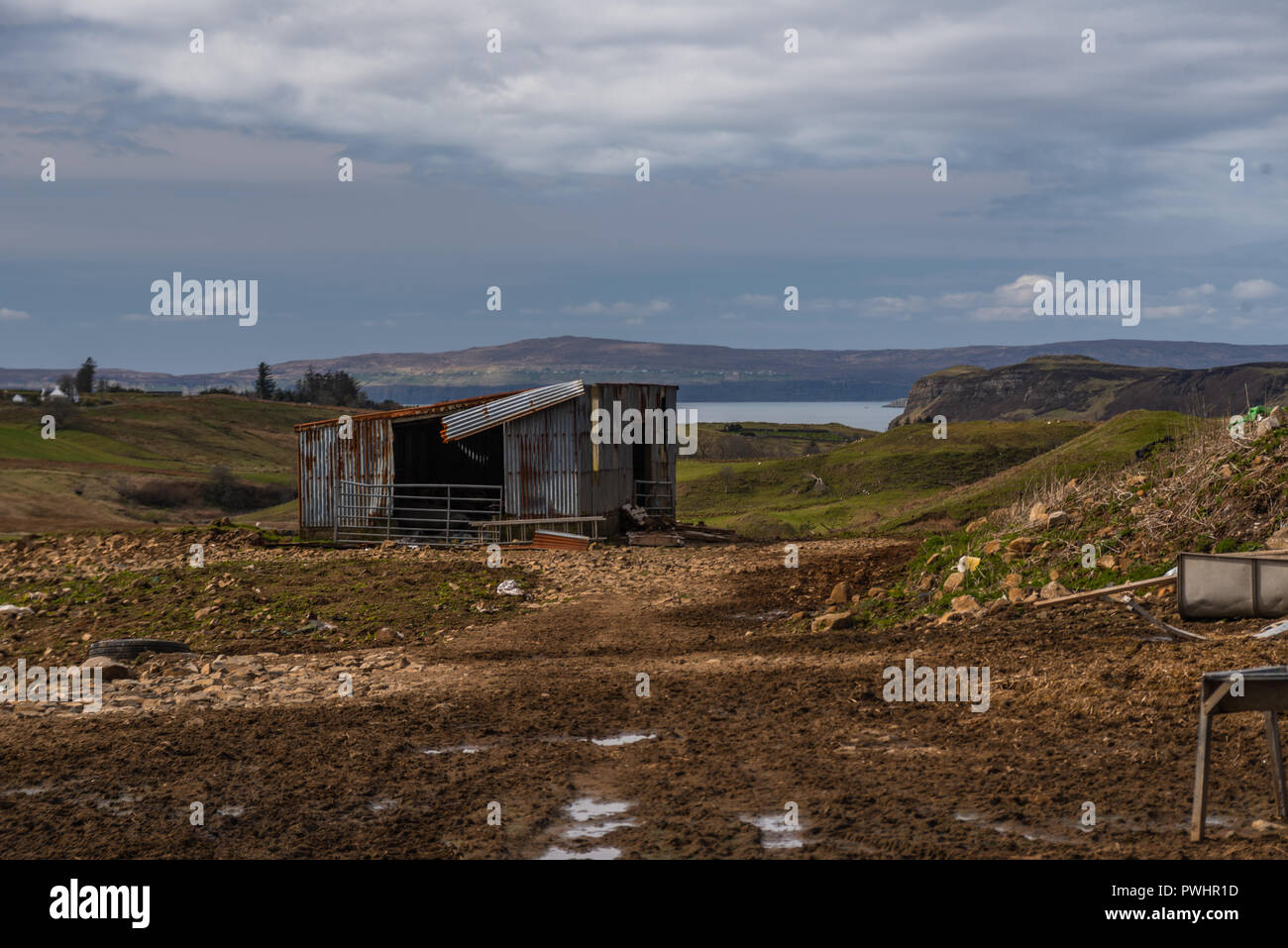 Une cabine métallique en milieu rural sont en Uig Ile de Skye Scotland, UK Banque D'Images