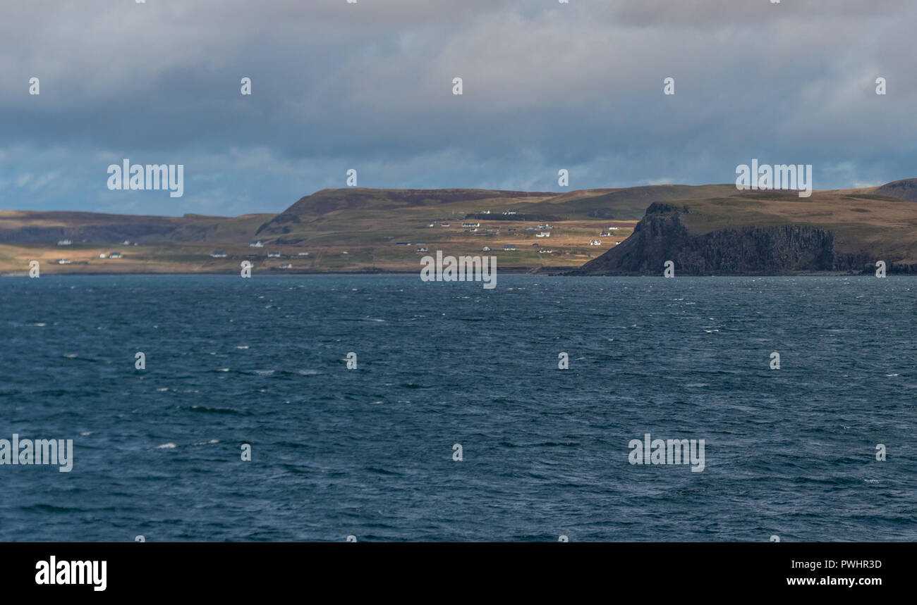 Vie d'un ferry, l'île de Skye à partir de la distance, de la mer du Nord, Écosse, Royaume-Uni Banque D'Images