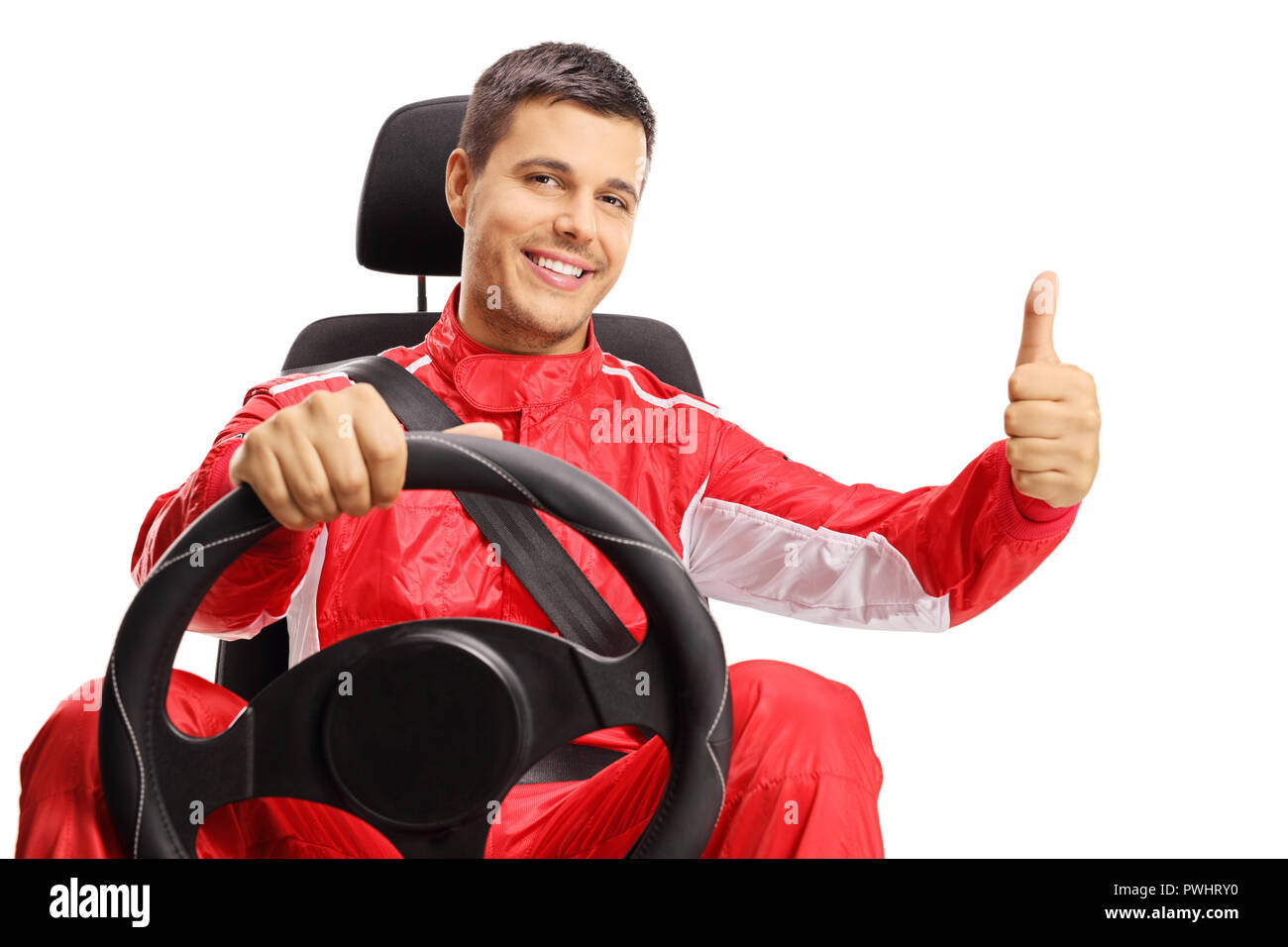 Race Driver dans un siège de voiture faisant un pouce vers le haut signe isolé sur fond blanc Banque D'Images