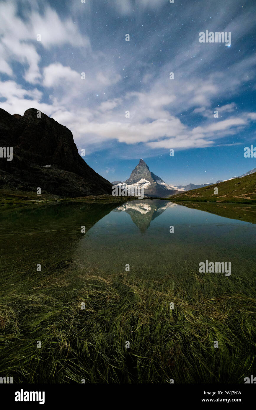 Étoile sur le lac et le Mont Cervin, Zermatt Riffelsee, canton du Valais, Suisse Banque D'Images