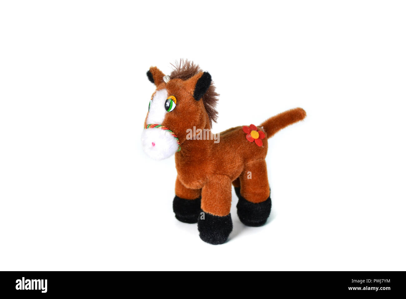 Soft plush toy cheval brun sur blanc fond isolé. Banque D'Images