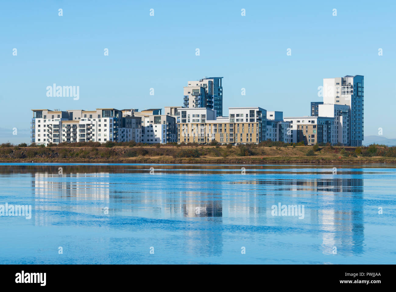 Vue sur les immeubles modernes à Western Harbour développement domiciliaire de Leith, Ecosse, Royaume-Uni Banque D'Images