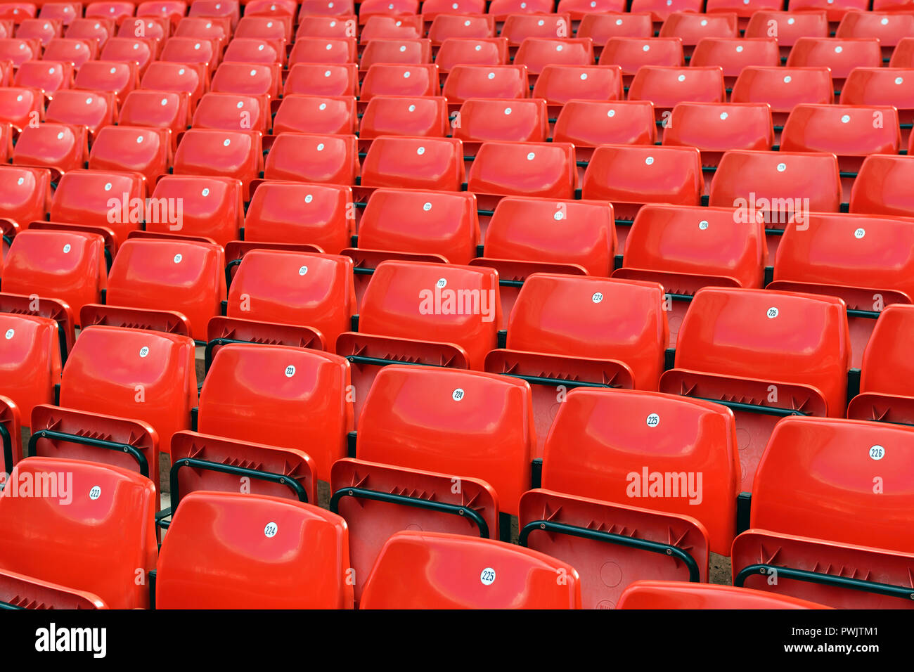 Sièges de stade, les rangées de sièges vides, UK Banque D'Images