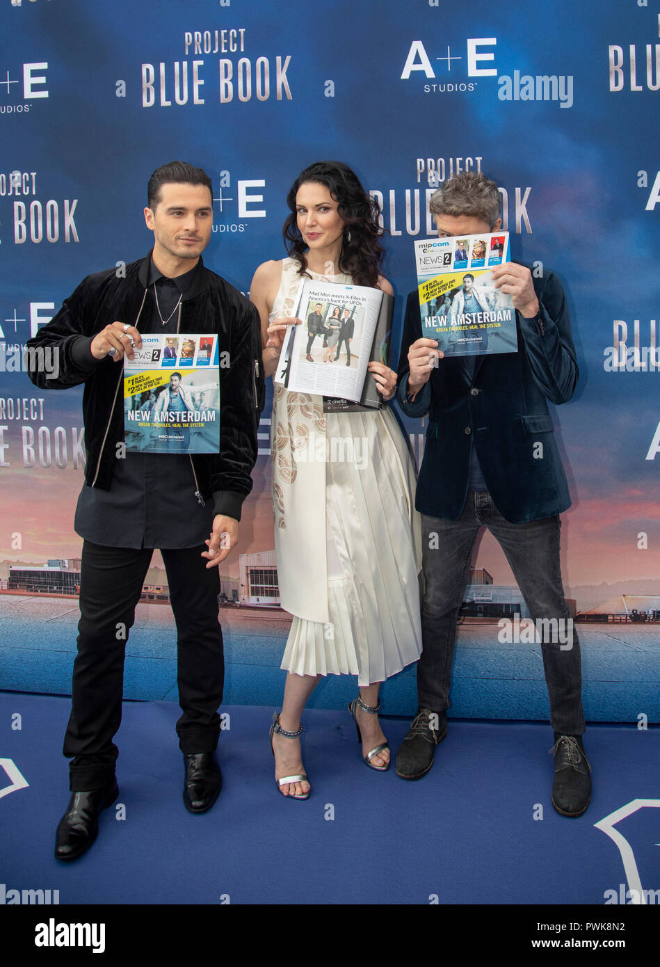 Cannes, France, 16 octobre 2018, Michael Malarkey, acteur actrice Laura  Mennell et Aidan Gillen acteur à la photo appel à projet Blue Book (A +F)  au cours de 2018 - Le MIPCOM