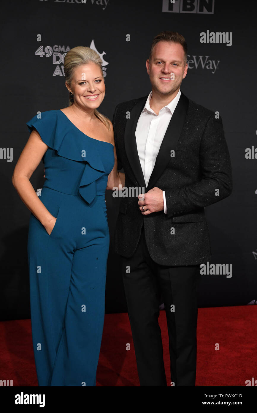 Nashville, USA. 16 Oct 2018. Matthew West et la femme sur le tapis rouge à la 49e assemblée Dove Awards dans Lipscomb University à Nashville, Tennessee, le 16 octobre 2018. - Crédit photo : Marty Jean-Louis Marty Crédit : Jean-Louis/Alamy Live News Banque D'Images