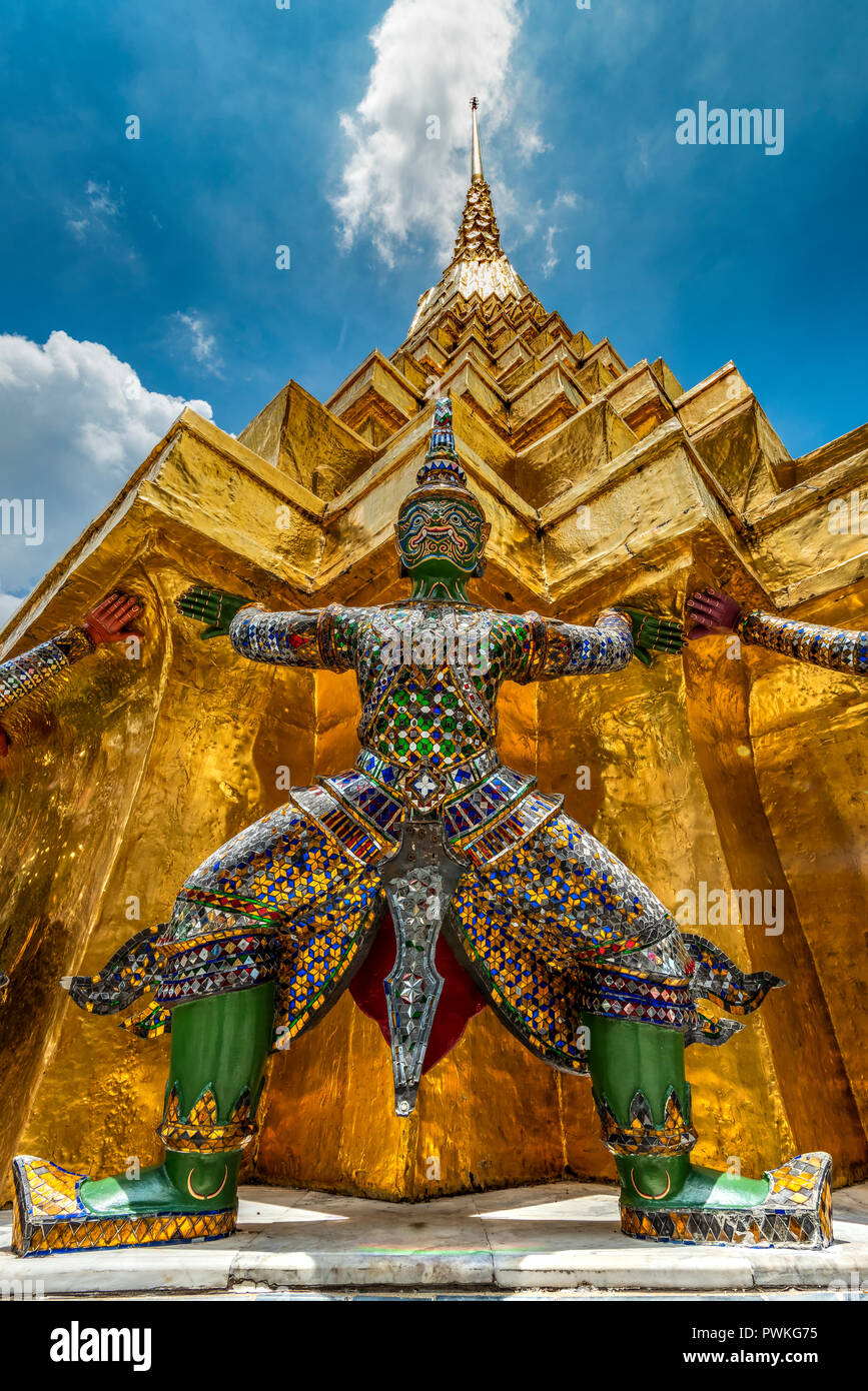 Yaksha tuteurs, Wat Phra Kaew, Bangkok, Thaïlande Banque D'Images