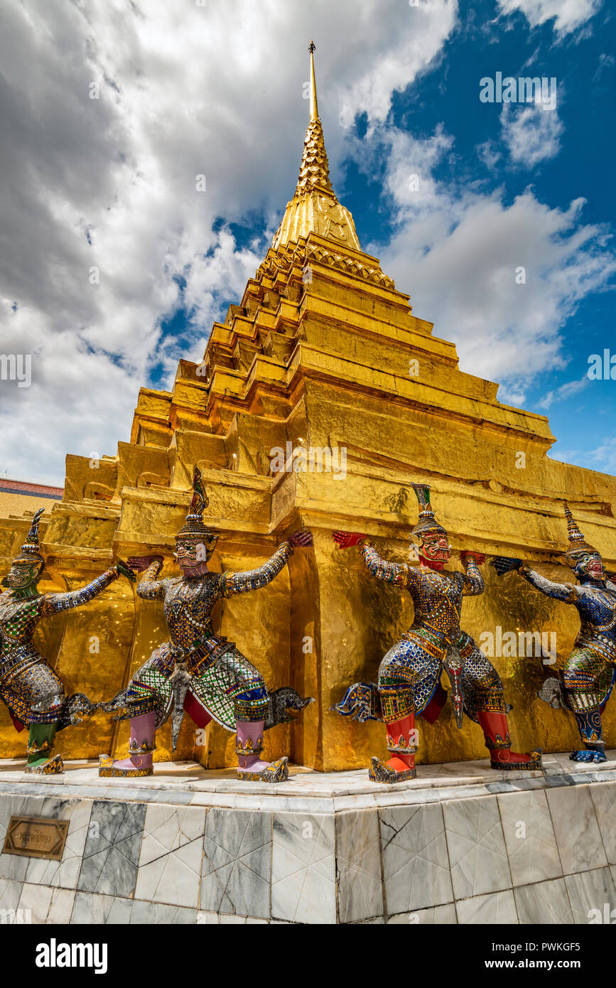 Yaksha tuteurs, Wat Phra Kaew, Bangkok, Thaïlande Banque D'Images