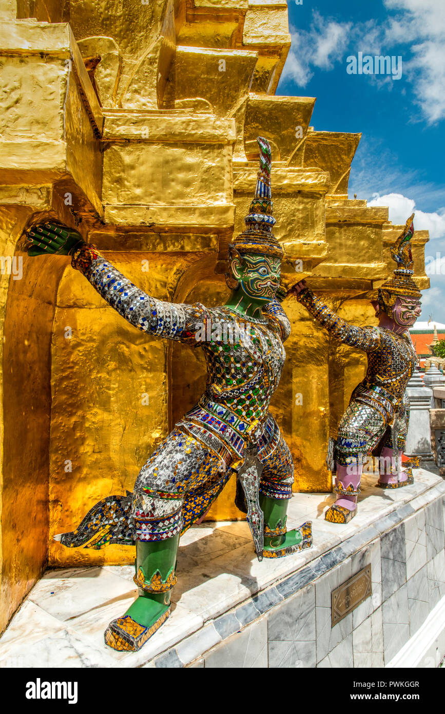 Yaksha tuteurs, Wat Phra Kaew, Bangkok, Thaïlande Banque D'Images
