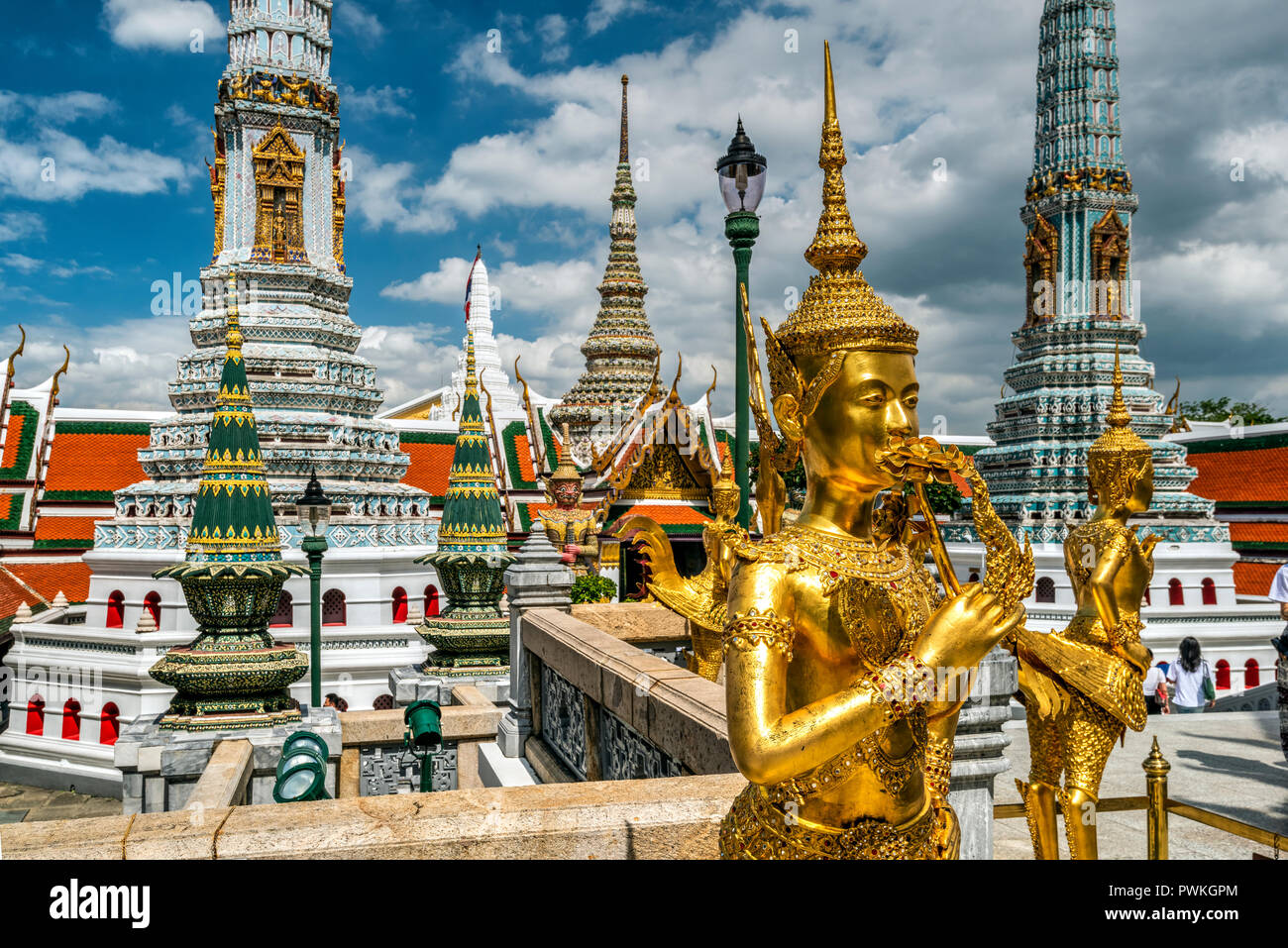 Statue d'un kinnara, Wat Phra Kaew, Bangkok, Thaïlande Banque D'Images