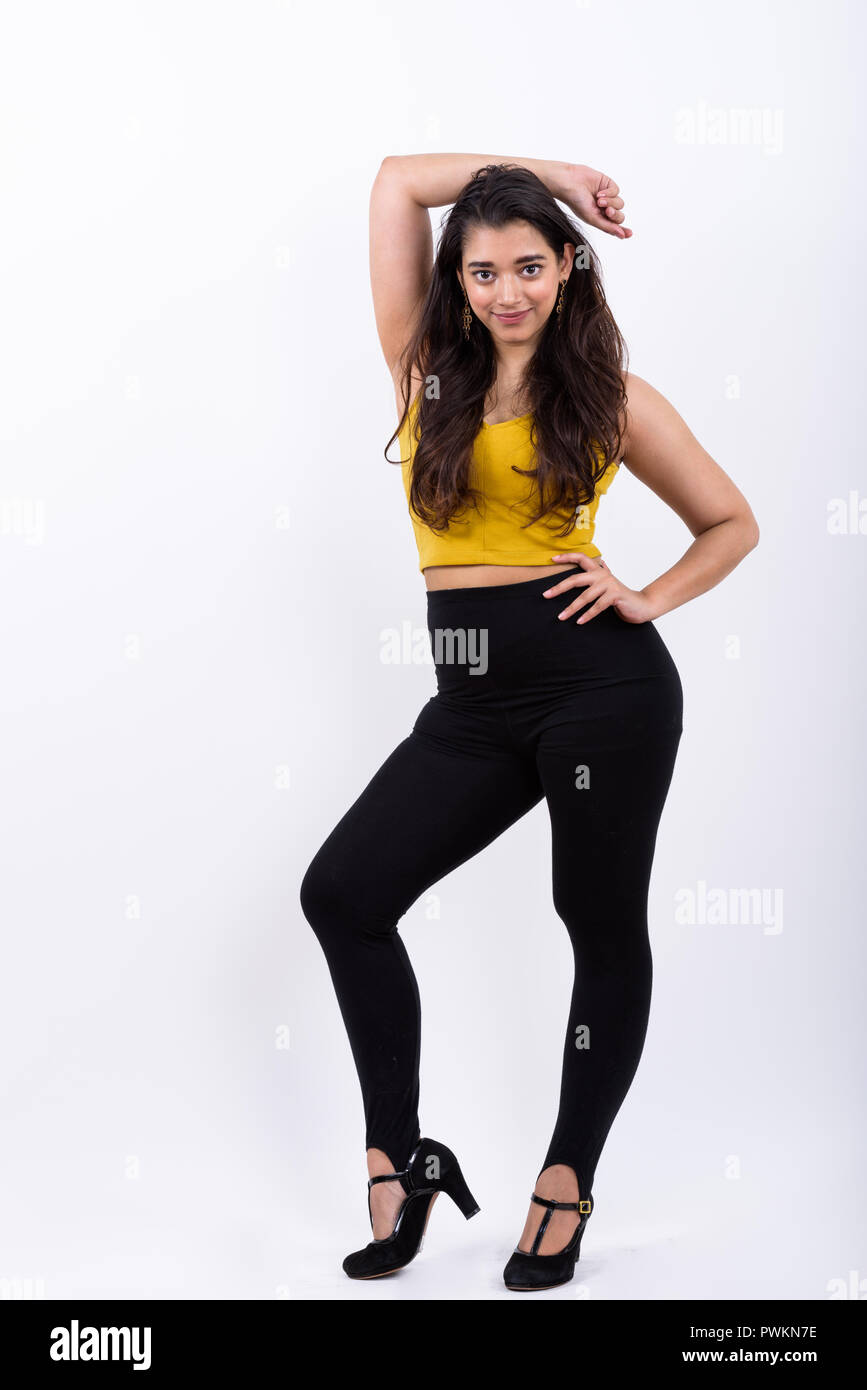 Full body shot of young beautiful Indian woman posing Banque D'Images