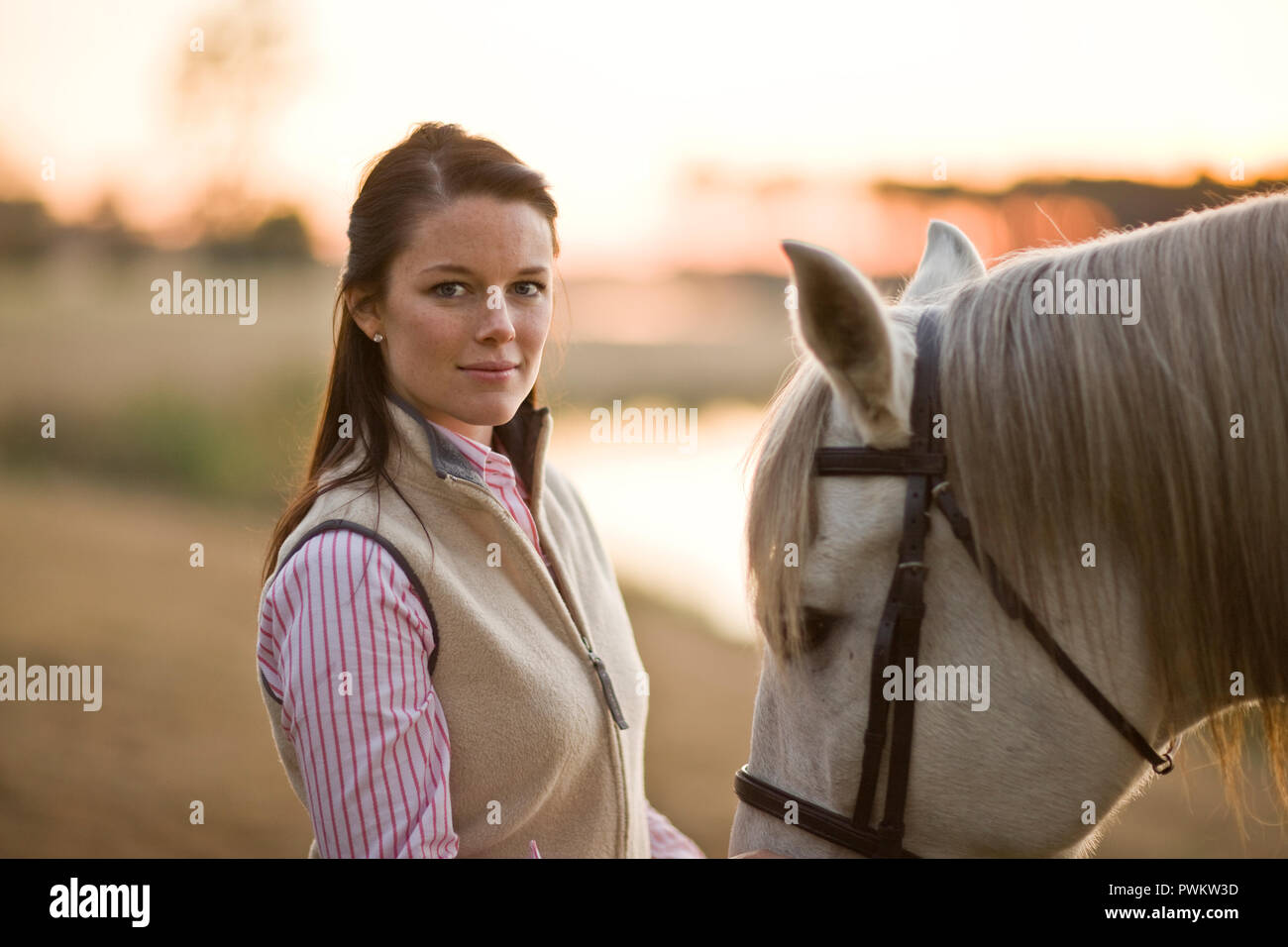 Portrait de femme avec son cheval Banque D'Images