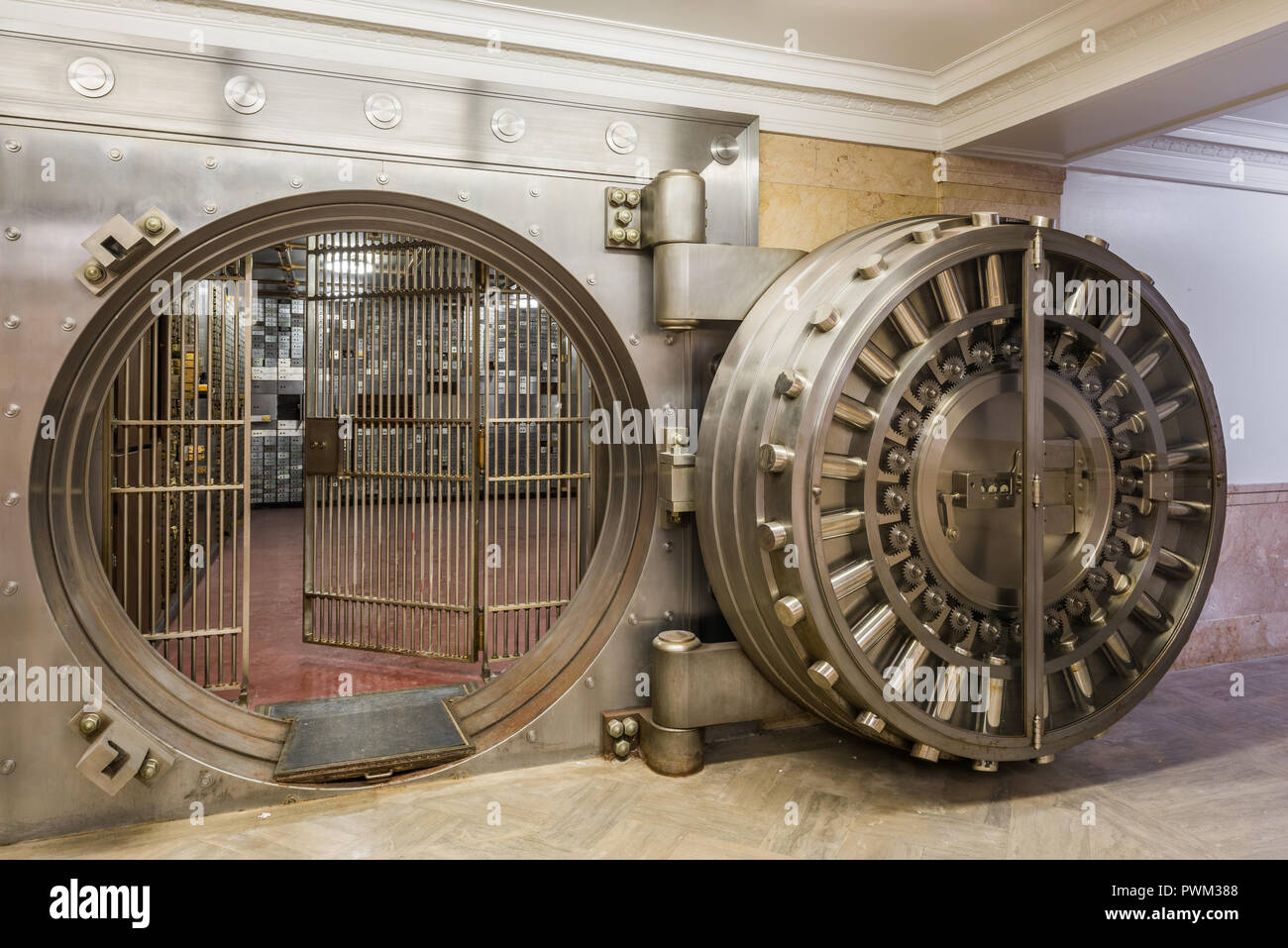 Chambre forte dans le sous-sol de l'édifice de la Banque d'État Gary Banque D'Images