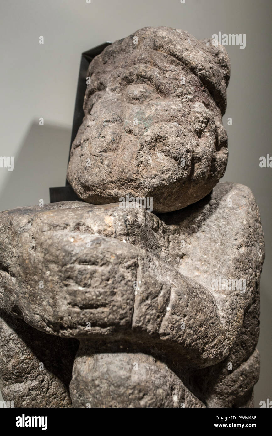 Madrid, Espagne - Septembre 8th, 2018 : porte-drapeau de la culture Mayan-Toltec sculpture, Musée des Amériques, Madrid, Espagne Banque D'Images