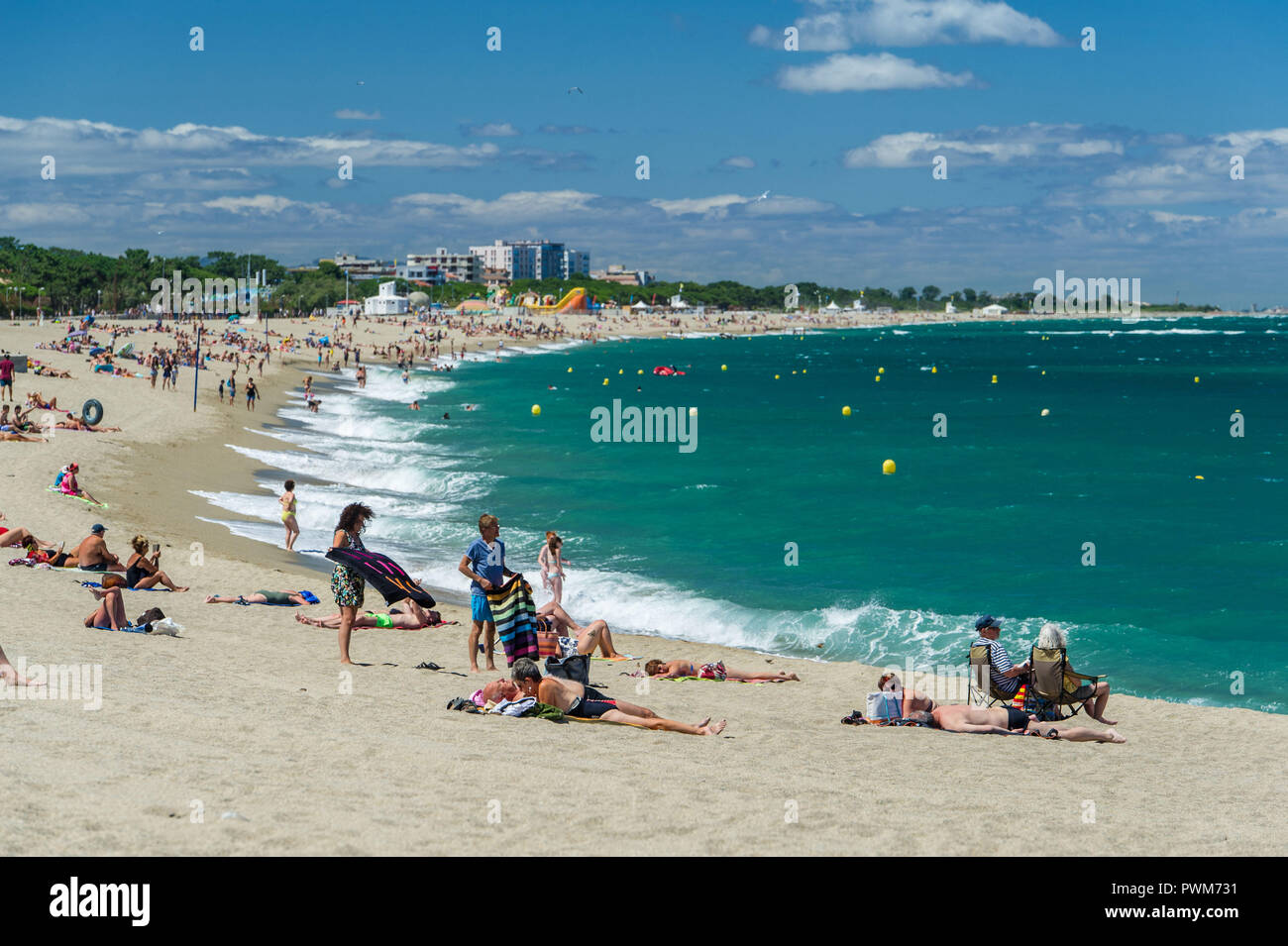 Argeles-sur-Mer (sud-ouest de la France) : les touristes sur la plage en été Banque D'Images