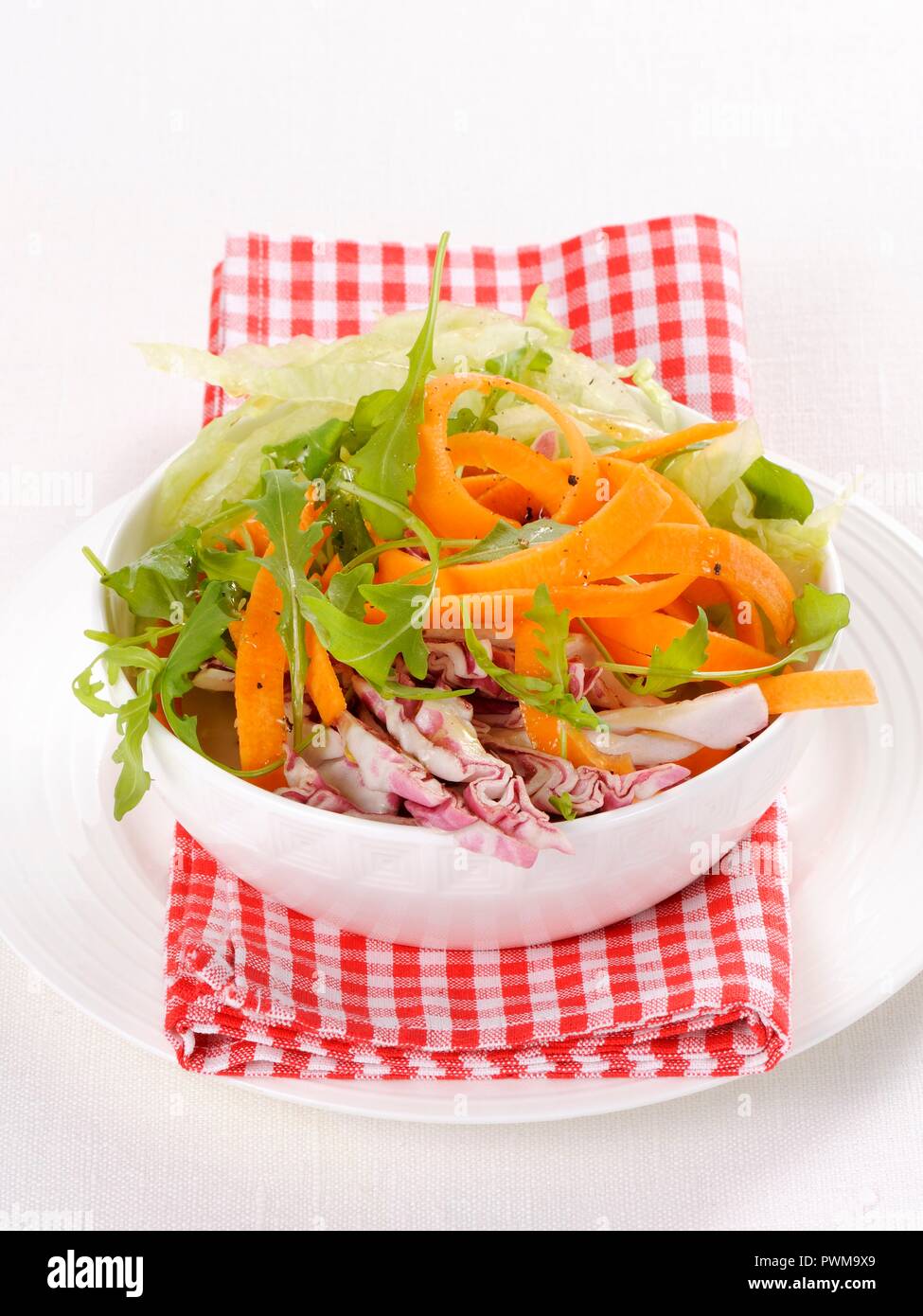 Une salade de légumes croquants Banque D'Images