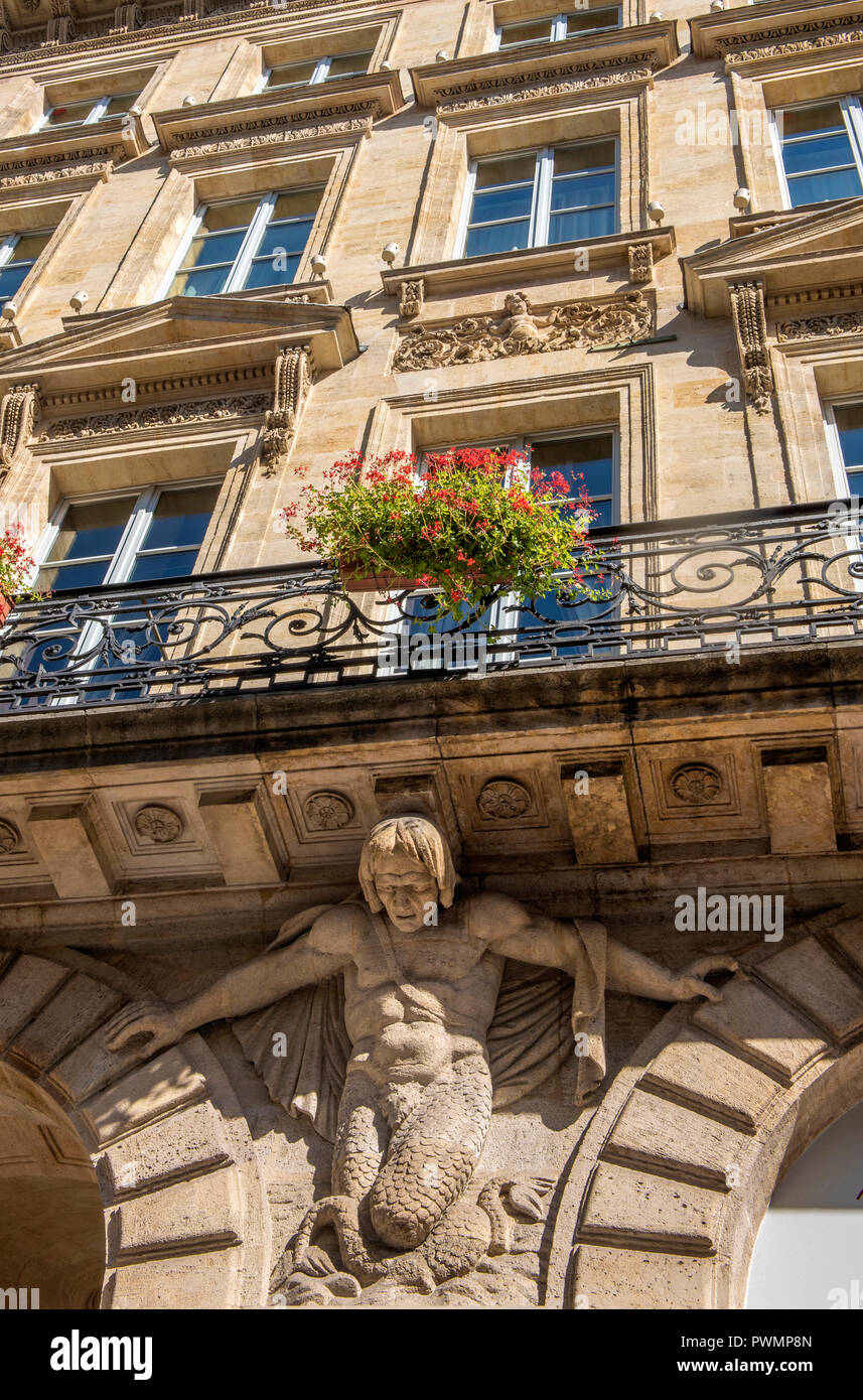 France, Bordeaux, Triangle d'Or quartier, Telamon-Triton sur une façade de  la cours de l'Intendance (sculpteur) Deschamps (patrimoine mondial de  l'UNESCO Photo Stock - Alamy