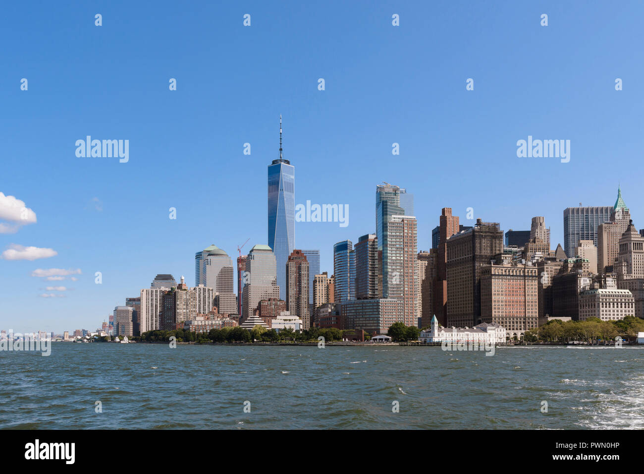 Lower Manhattan Skyline de l'East River Banque D'Images