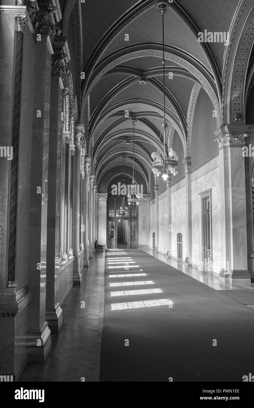 Budapest, Hongrie - 4 août, 2018 : l'intérieur du Parlement de Budapest (en hongrois Országház) est un palais dans Budapest, symbole et le siège Banque D'Images