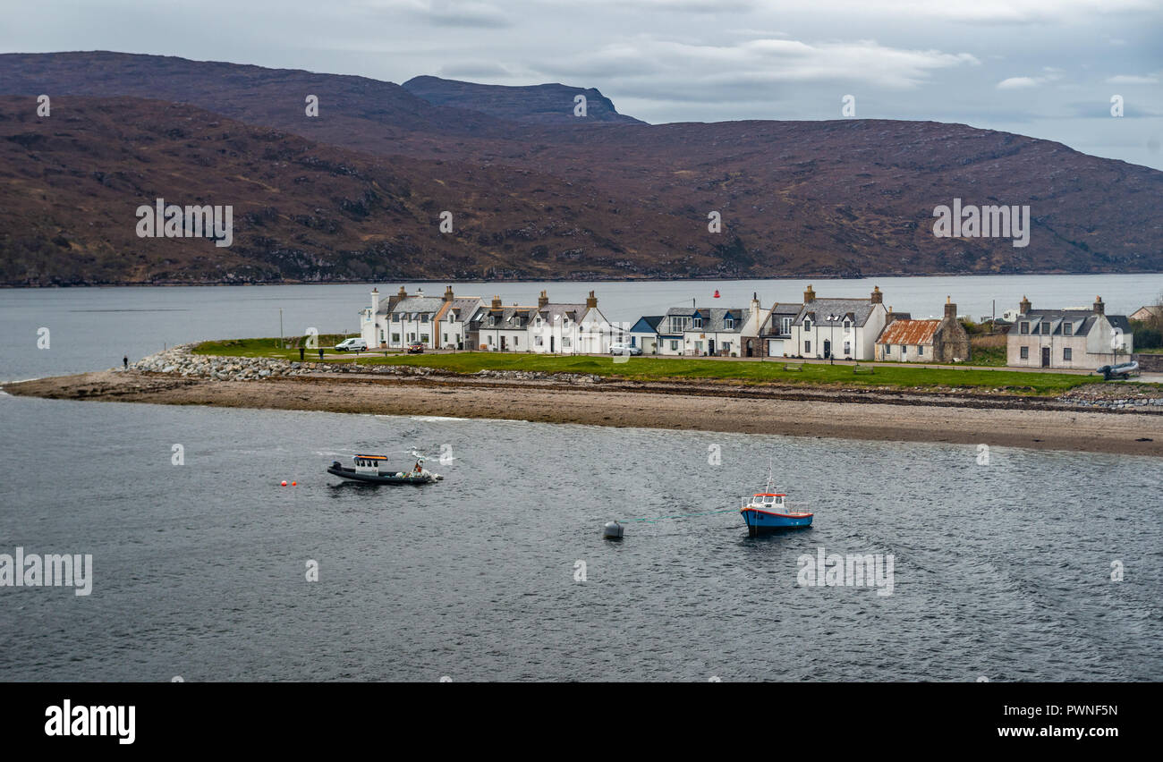 Waterfront d'Ullapool viewn Caledonian MacBrayne depuis un ferry, Ullapool, Ecosse, Royaume-Uni Banque D'Images