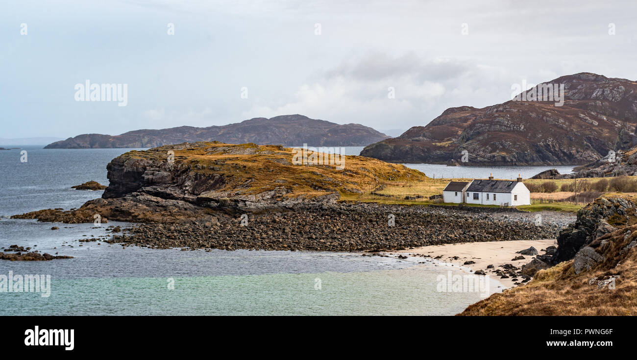 Cottage blanc à Clashnessie, Eddrachilis Bay, Sutherland, Ross-shire, Scotland, UK Banque D'Images