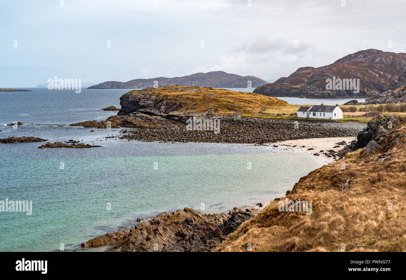 Cottage blanc à Clashnessie, Eddrachilis Bay, Sutherland, Ross-shire, Scotland, UK Banque D'Images