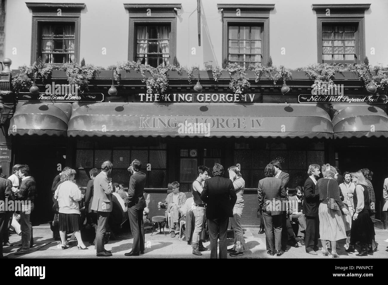 Le roi George IV pub, Montpelier Square. Londres (aujourd'hui démoli) Circa 1980 Banque D'Images