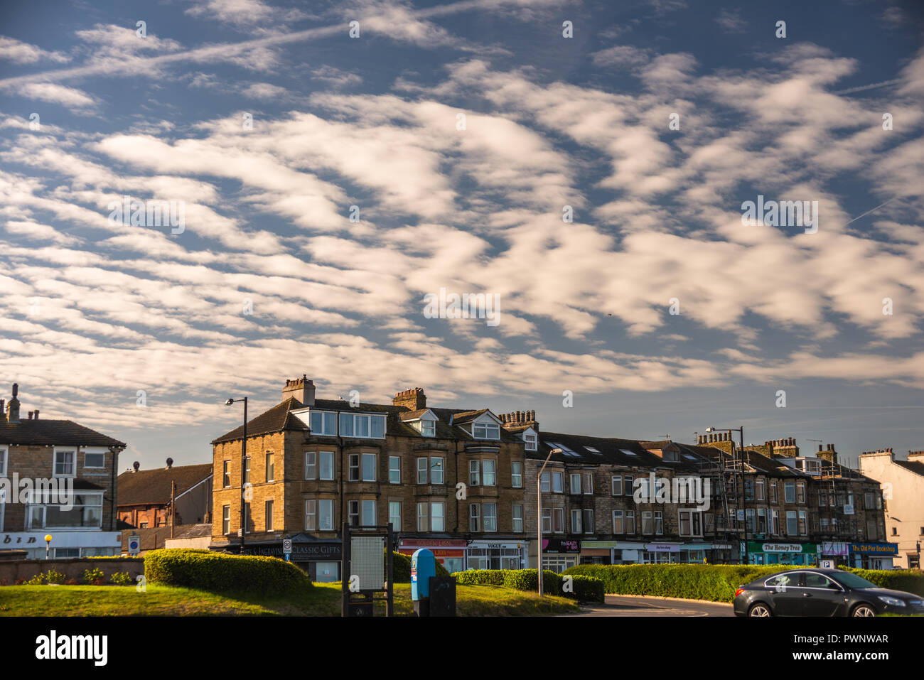 Fleecy nuages au-dessus du front de mer de Blackpool, Lancashire, Royaume-Uni, UK Banque D'Images
