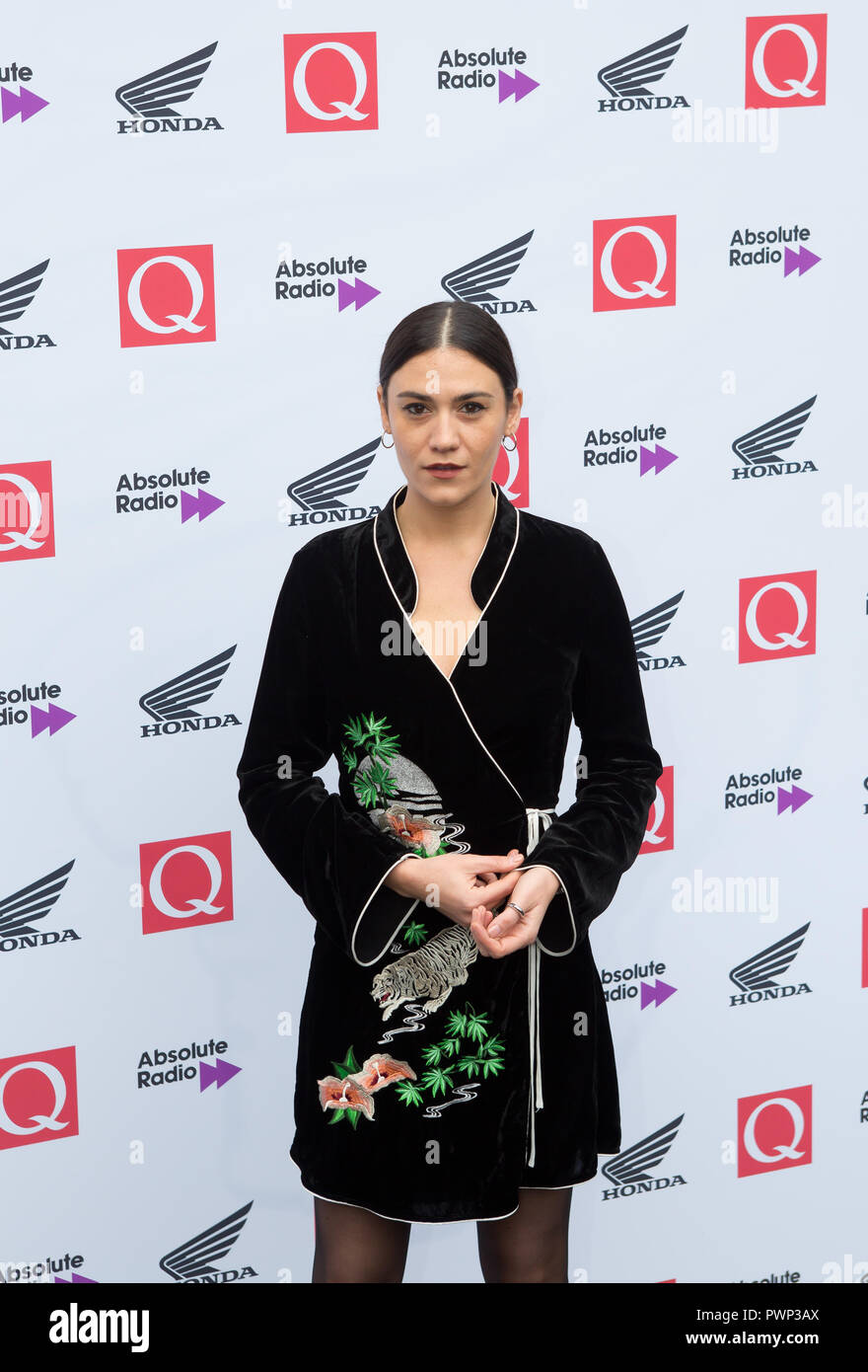 Londres, Royaume-Uni. 17 octobre 2018. La Maison ronde de la Chalk Farm Nadine Shah arrive aux Q Awards 2018 en association avec Absolute radio Credit: Dean Fardell / Alamy Live News Feed / Alamy Live News Banque D'Images