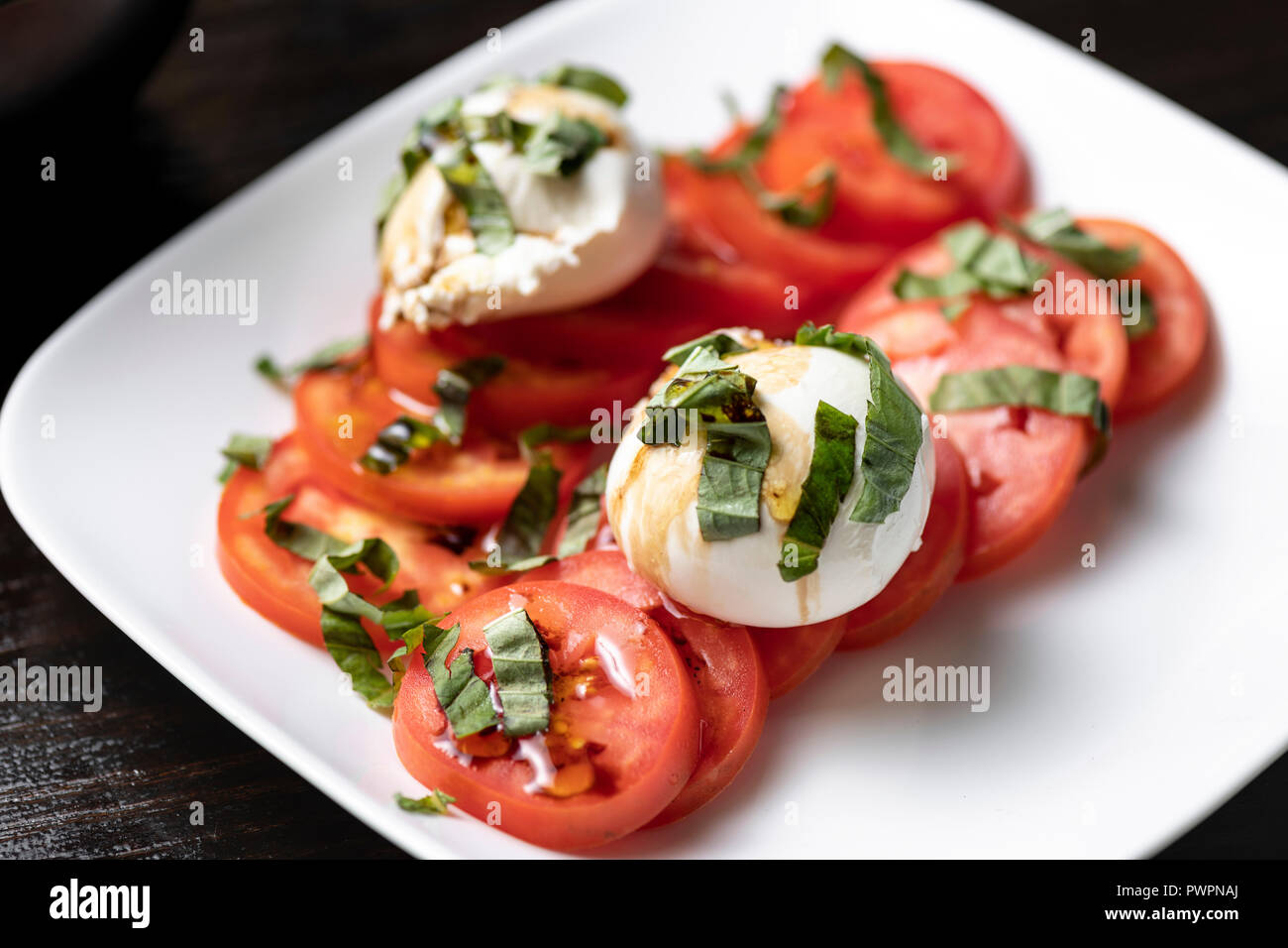 Salade de tomates avec du fromage Burrata Banque D'Images