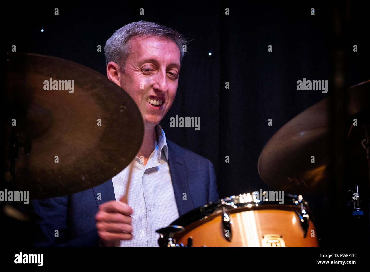 Le batteur Steve Brown fait son solo avec Nigel : Trio  + 1 Festival de Jazz 2018, Scarborough Banque D'Images