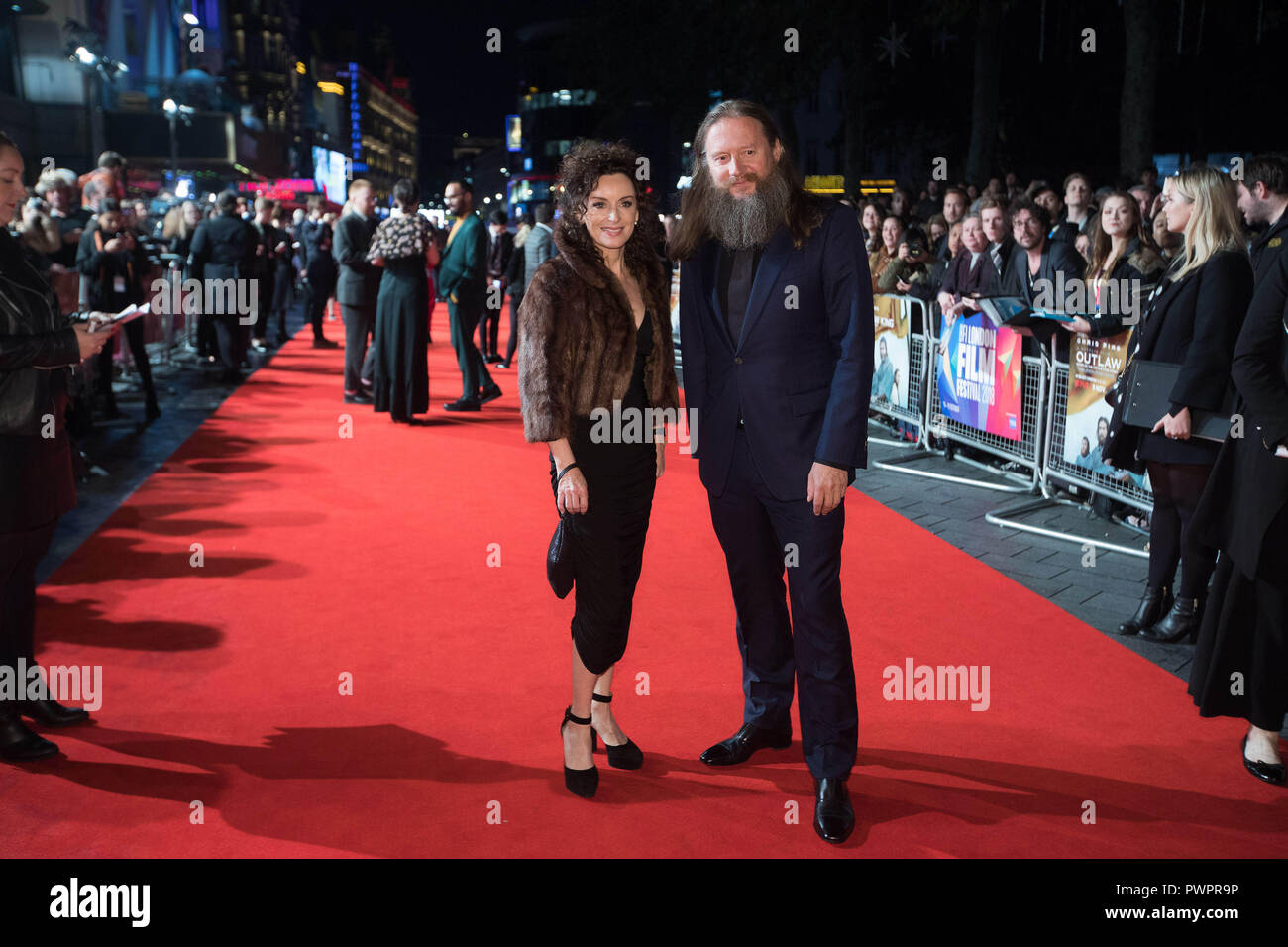 Gillian Berrie, producteur et David Mackenzie, directeur arrive à la première européenne de proscrire le roi au Cineworld, Leicester Square pour la 62e BFI London Film Festival. Banque D'Images