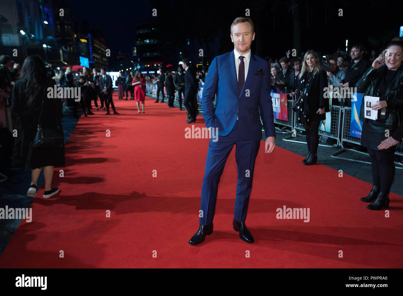 Tony Curran arrive à la première européenne de proscrire le roi au Cineworld, Leicester Square pour la 62e BFI London Film Festival. Banque D'Images