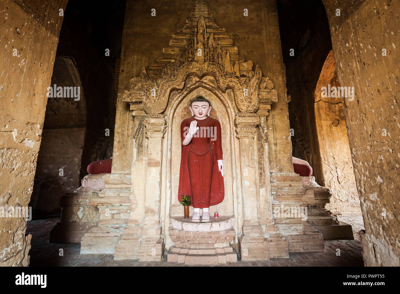 Statue de Bouddha au temple de Bagan, Myanmar Banque D'Images