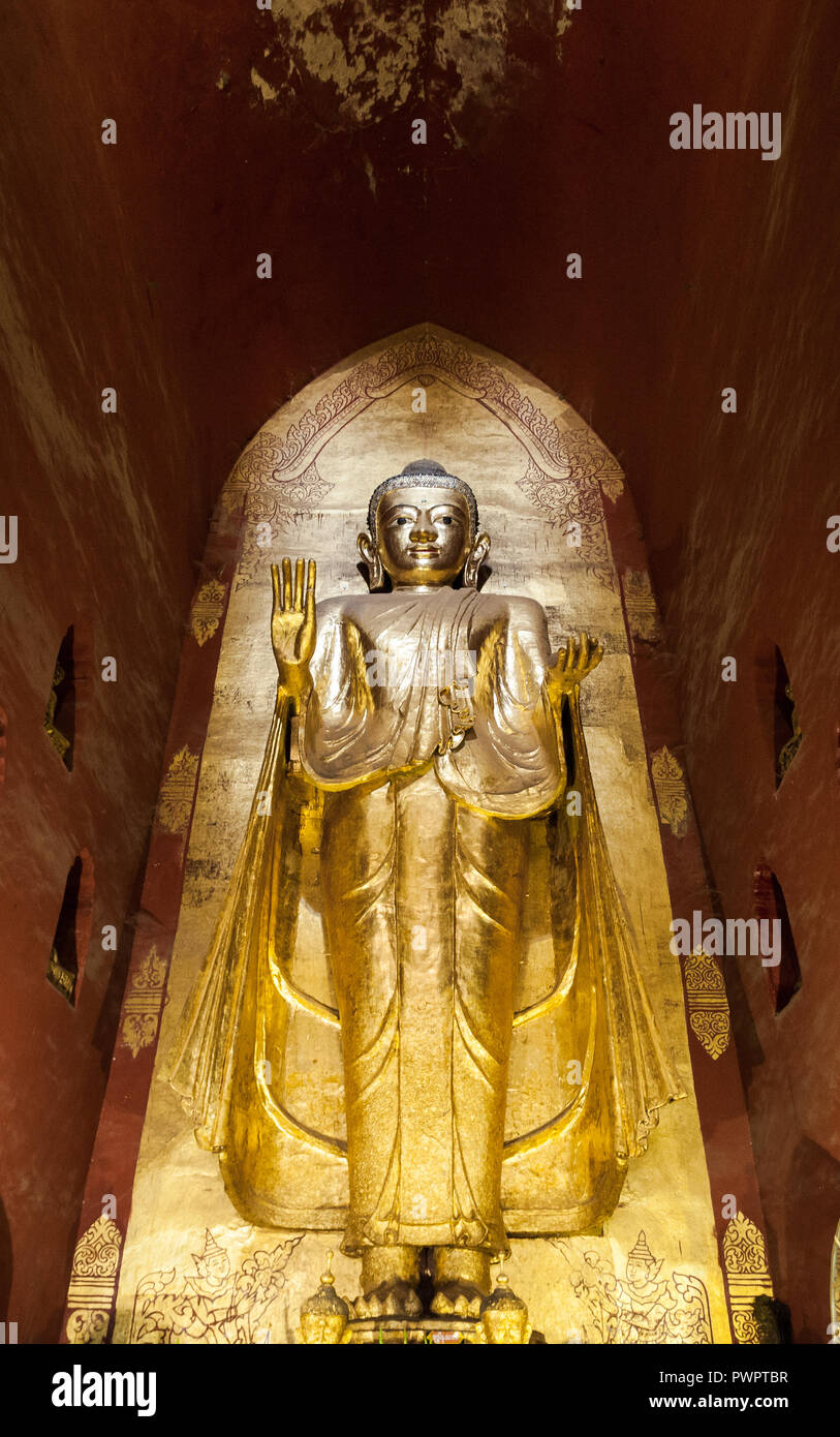 Statue de Bouddha au temple de Bagan, Myanmar Banque D'Images